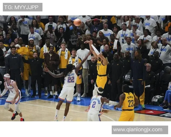 哈利伯顿三分球再度发威点燃主场激情球迷欢呼不断