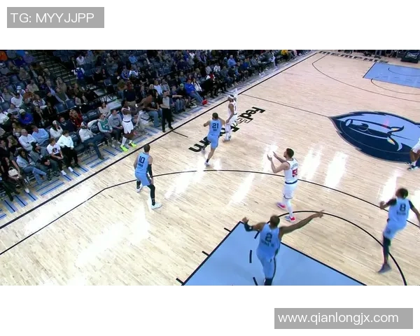 扎伊尔-威廉姆斯全场出战28分钟，14投8中，得到20分2板1断