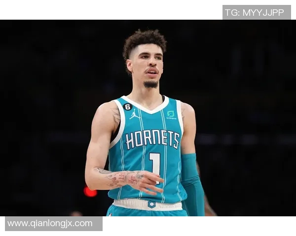 黄蜂终结5连客，鲍尔微笑照引关注